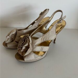Nine West Terrian Flower Platform Sandals heel In Raw Silk Patent Leather SZ 10